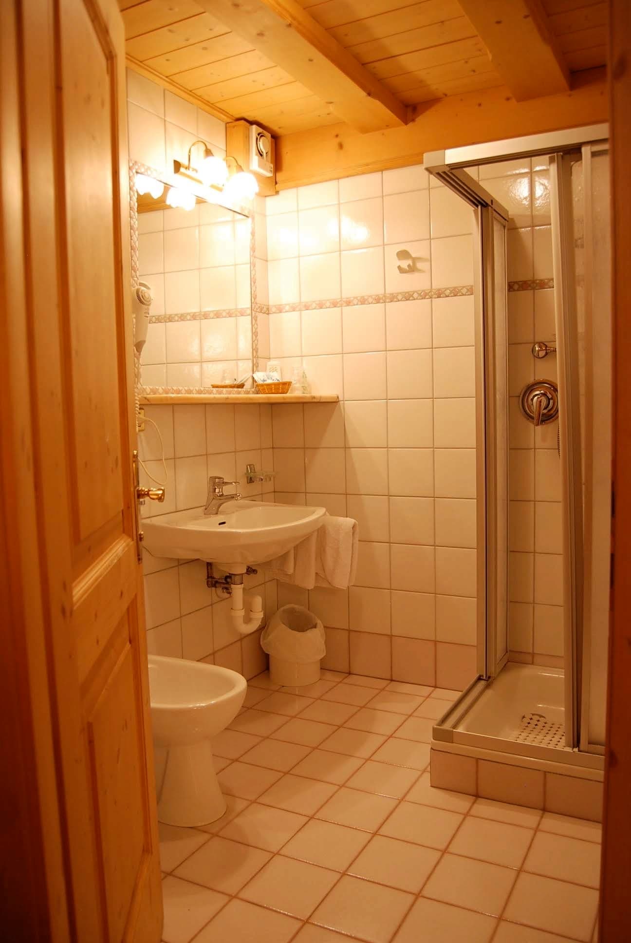 Camera doppia in stile alpino