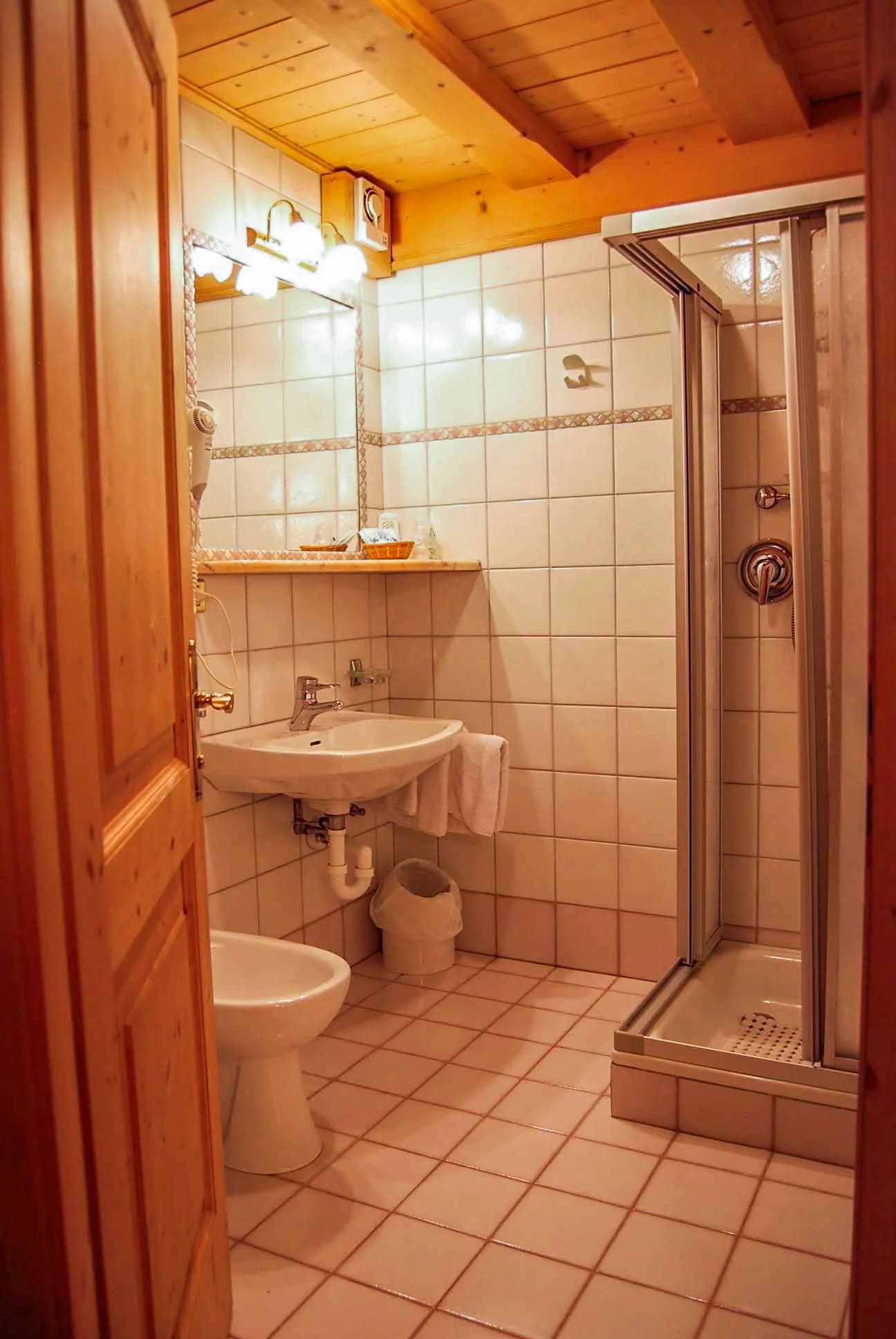 Camera doppia in stile alpino